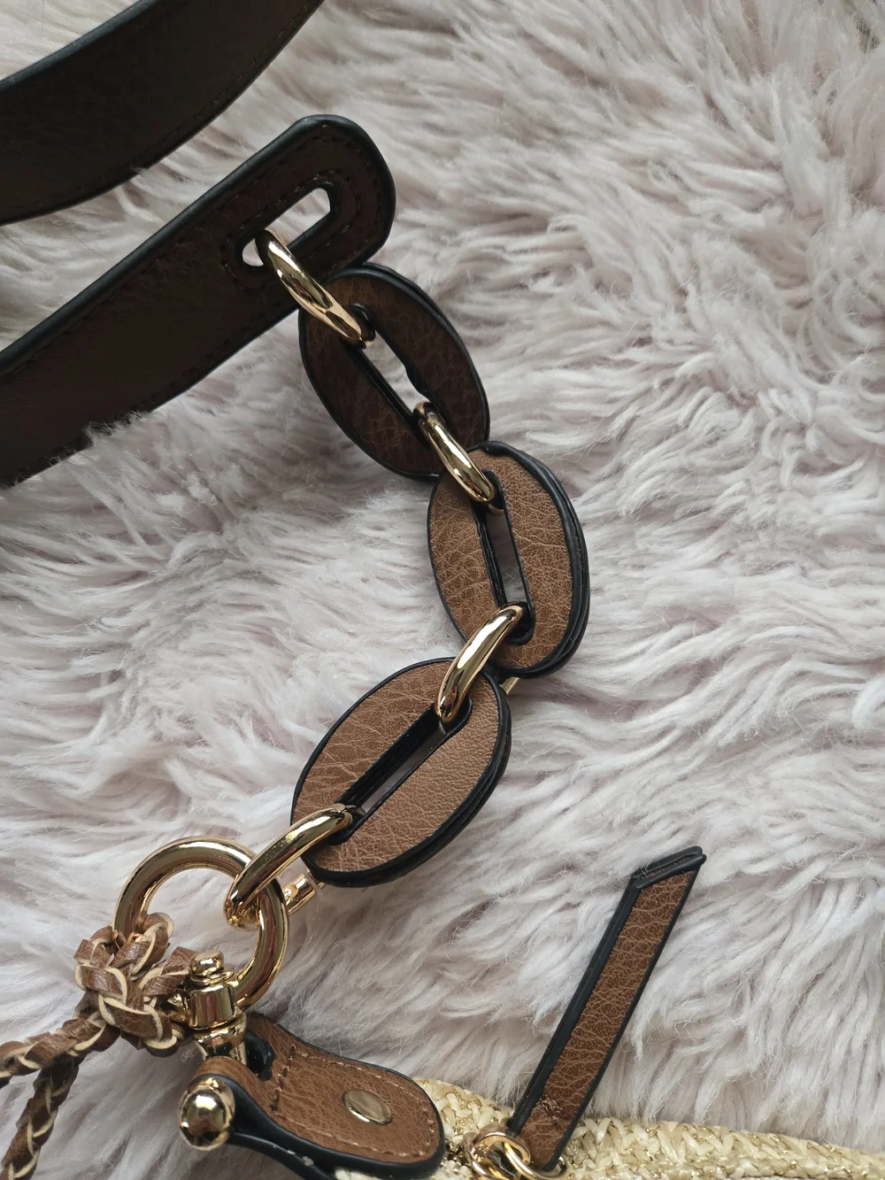 new directions Straw Woven Texture Gold Metallic Crossbody Bag with Brown Strap